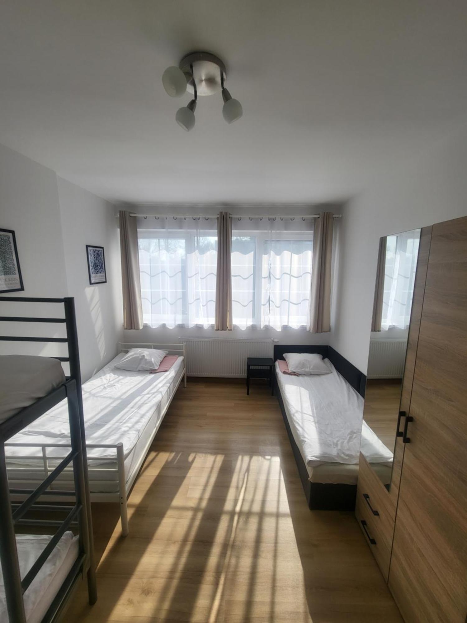Rooms4Rest Popularna - Private Rooms For Tourists - Atr Consulting Sp, Z O,O, Warsaw Exterior photo